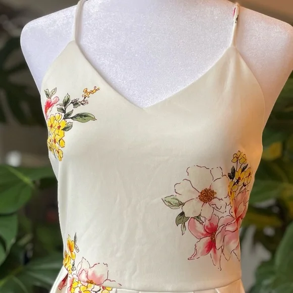 NWOT Spring Floral Dress 🪩 - Picture 6 of 7